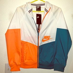 NWT Nike Sportswear Windrunner Hooded